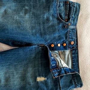 Women's Levi's distressed jeans